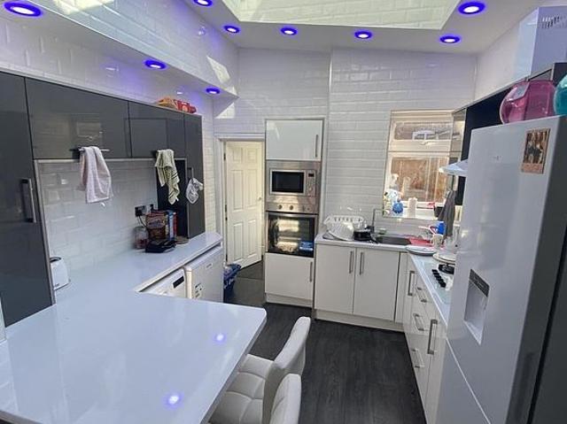 4 bedroom flat in Birmingham