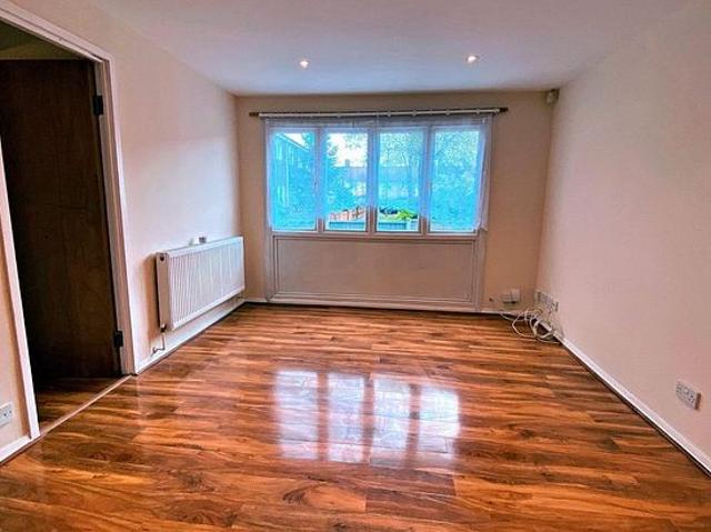 4 bedroom flat in Dagenham