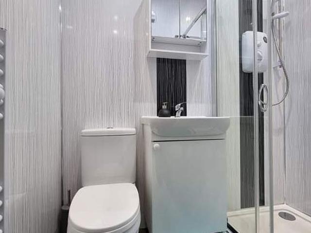 4 bedroom flat in Glasgow