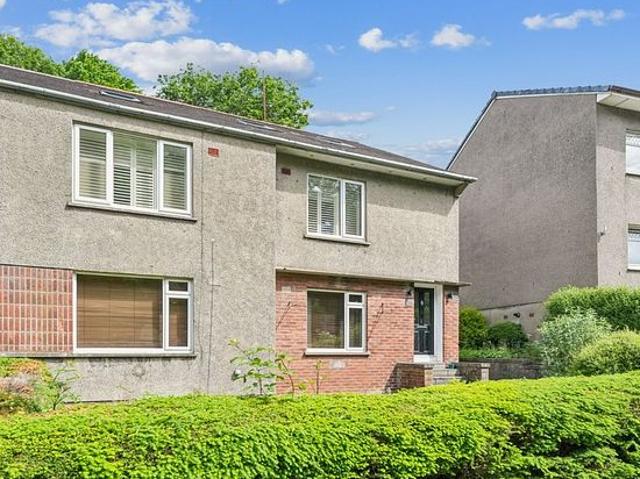 4 bedroom flat in Glasgow