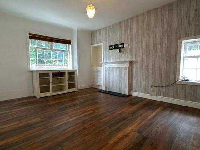 4 bedroom flat in Glasgow