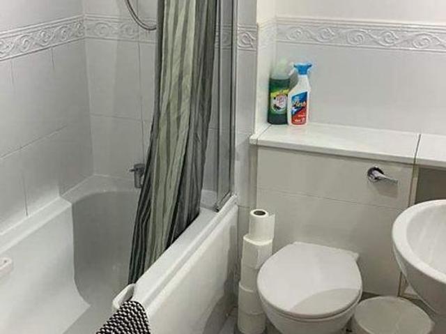 4 bedroom flat in Glasgow