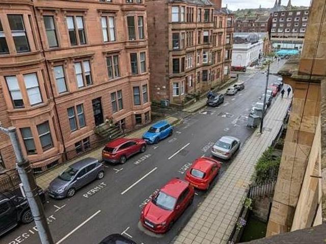 4 bedroom flat in Glasgow