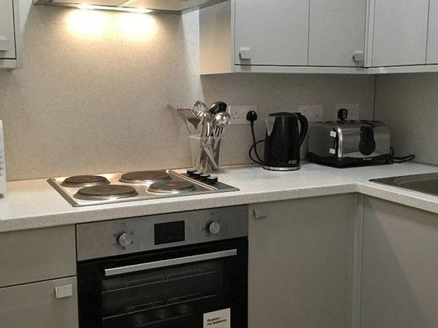 4 bedroom flat in Glasgow