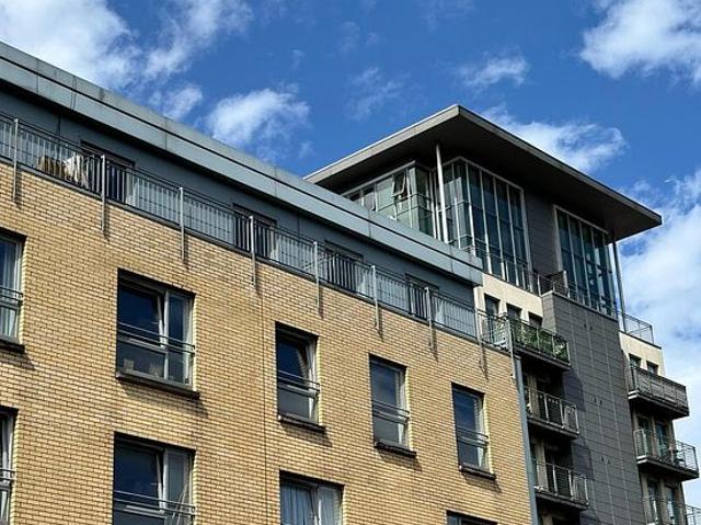 4 bedroom flat in Glasgow