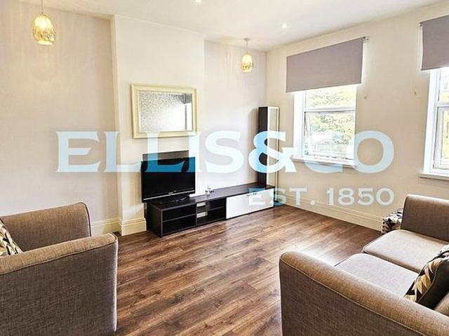 4 bedroom flat in Harrow