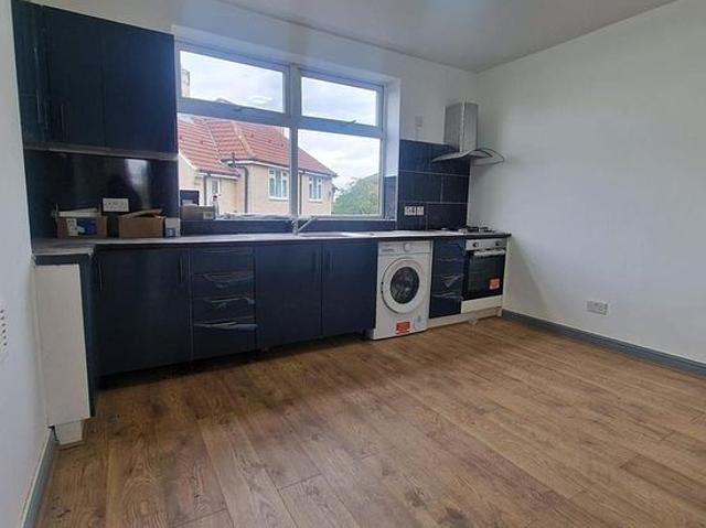 4 bedroom flat in Leeds