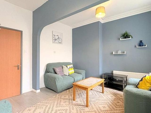 4 bedroom flat in Liverpool