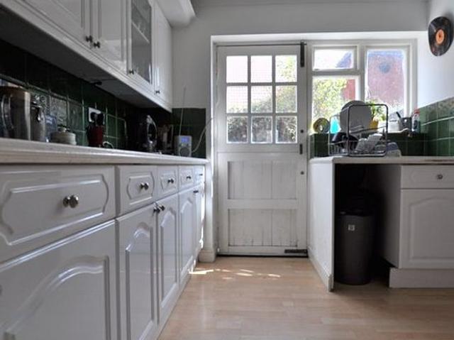 4 bedroom flat in London