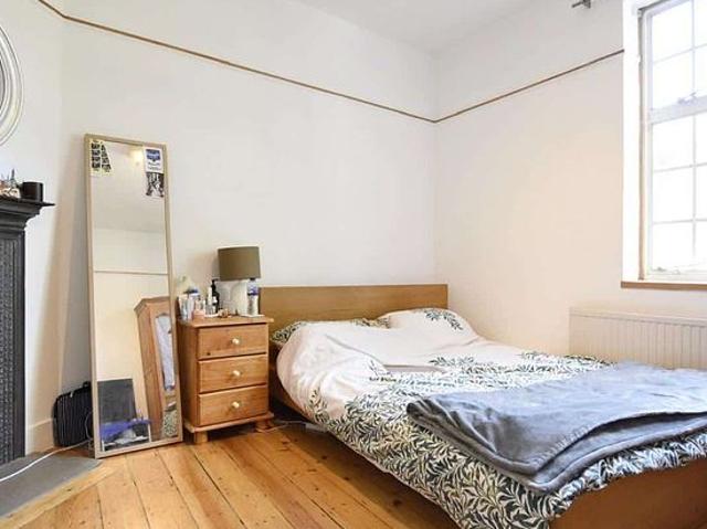 4 bedroom flat in London