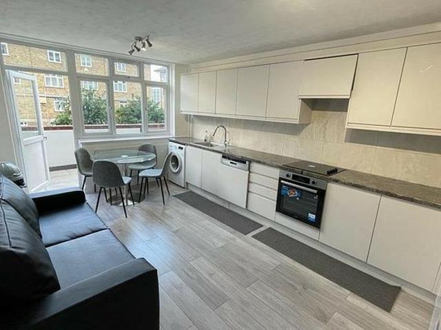 4 bedroom flat in London