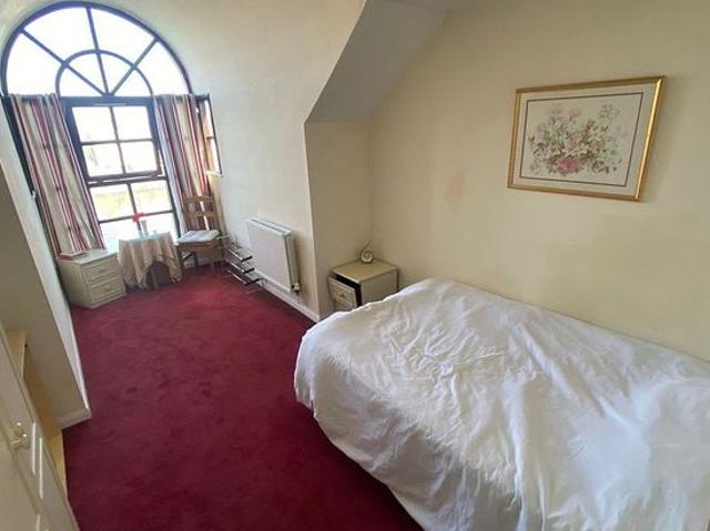 4 bedroom flat in London