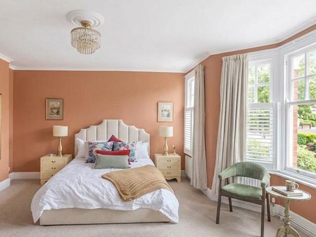 4 bedroom flat in London