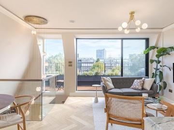 4 bedroom flat in London