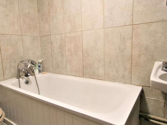 4 bedroom flat in Mitcham