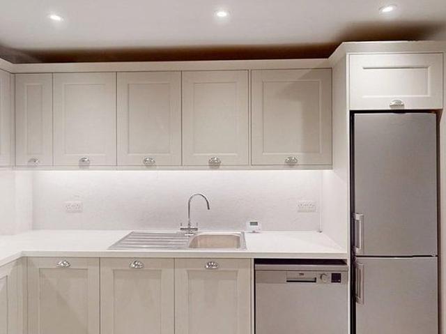 4 bedroom flat in Sheffield