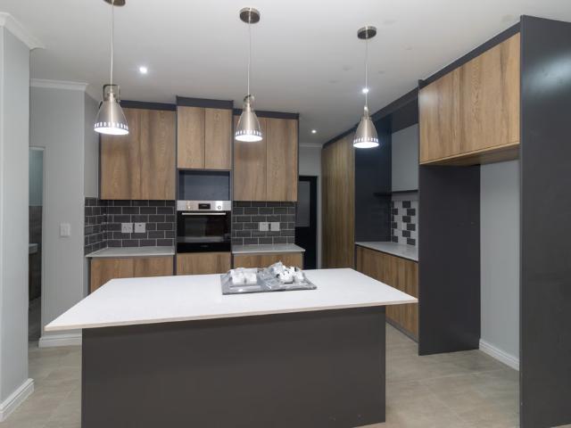 4 Bedroom Freehold To Let in Sandown