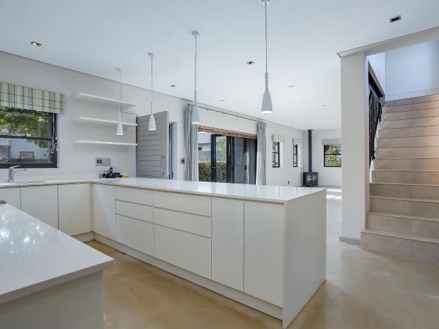 4 Bedroom Freehold To Let in Vrykyk