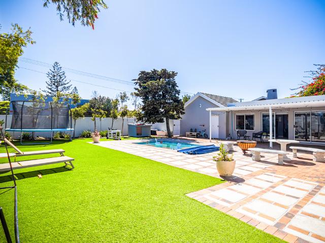 4 Bedroom Freestanding To Let in Table View