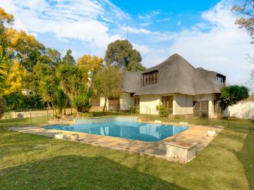4 Bedroom Freestanding To Let in Bryanston West