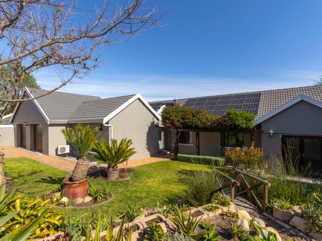 4 Bedroom Freestanding To Let in Die Wingerd