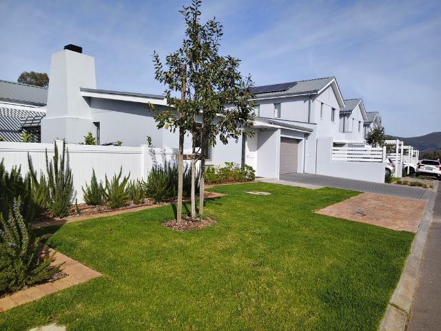 4 Bedroom Freestanding To Let in Paarl South