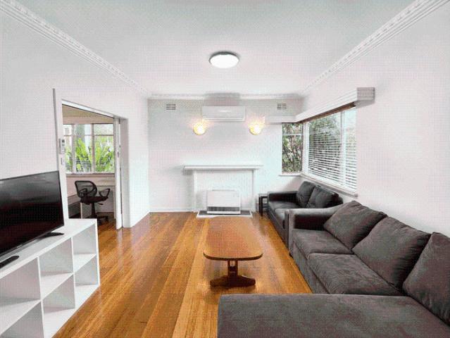 4 bedroom Fully furnished duplex near Ripponlea Station  Walkable to St Kilda Beach and Carlisle Street
