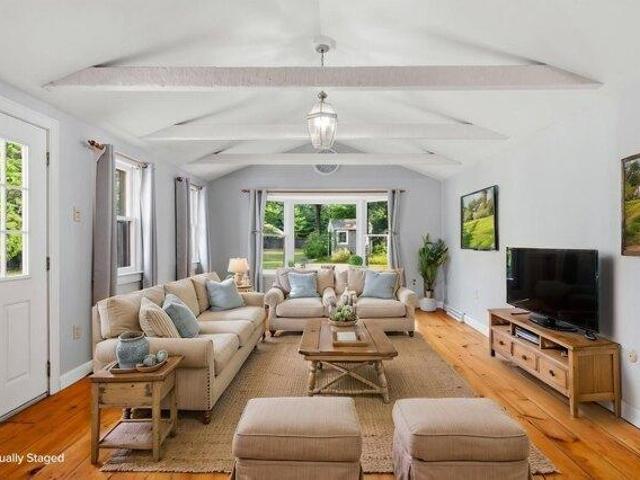 4 bedroom, Kingston MA 02364 105578370