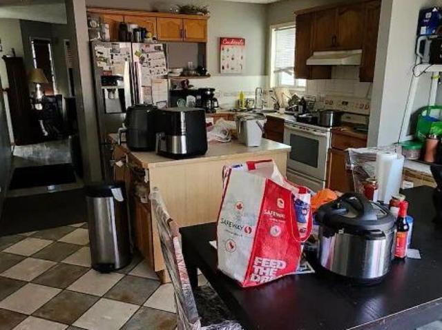 4 Bedroom House, 3&1/2 Bathroom and walk out Basement in Beautiful Taradal — 4 Bedrooms House