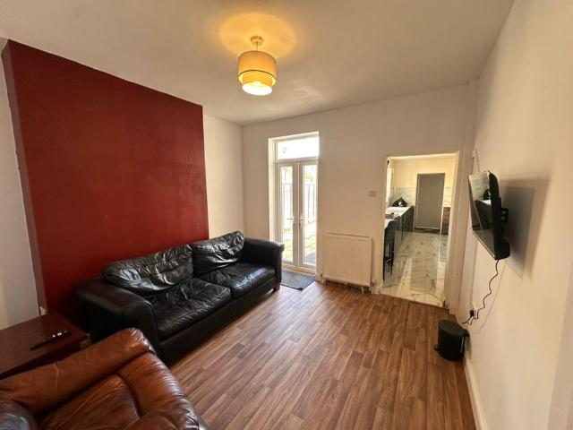 4 bedroom house, 3 en suite rooms