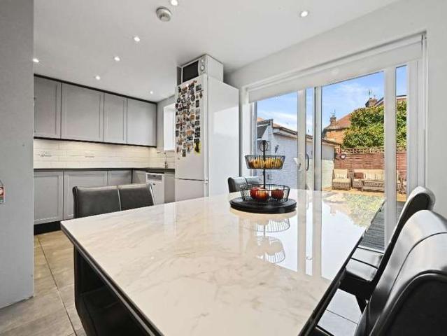 4 Bedroom Semi Detached House