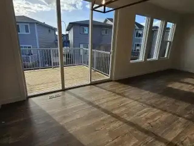4 Bedroom House Cochrane AB 105185761