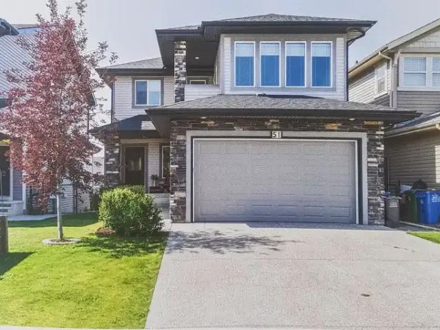 4 Bedroom House Cochrane AB 105623492