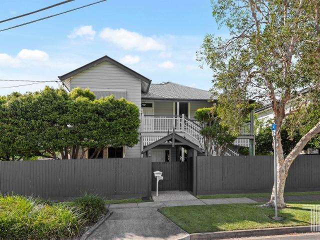 4 Bedroom House Coorparoo QLD 105718788