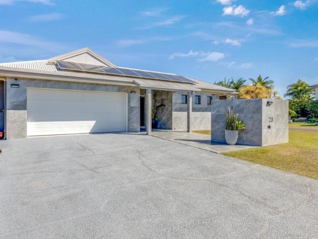 4 Bedroom House CORAL COVE QLD 105138442