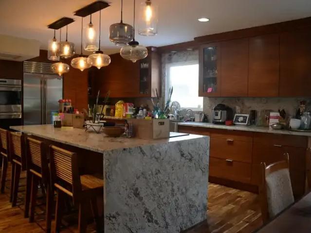 4 Bedroom House Calgary AB 103611910
