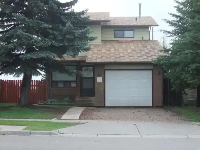 4 Bedroom House Calgary AB 103611173