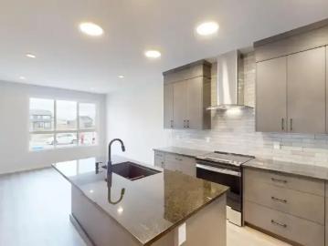 4 Bedroom House Calgary AB 103379977