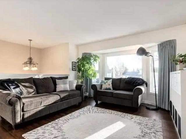 4 Bedroom House Calgary AB 104434342