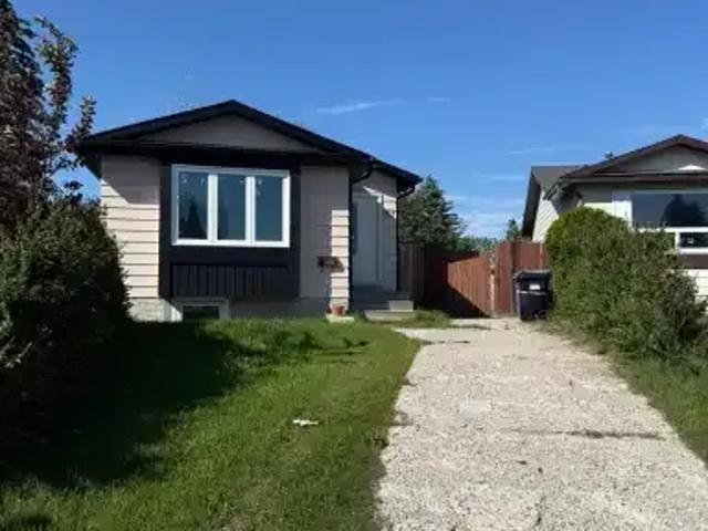 4 Bedroom House Calgary AB 104506770