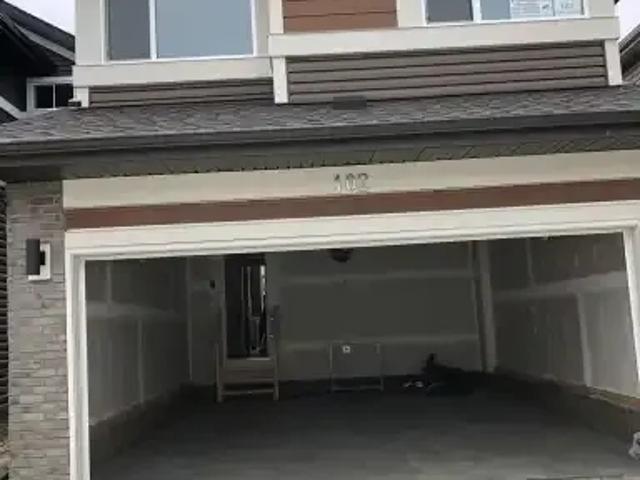 4 Bedroom House Calgary AB 104535543