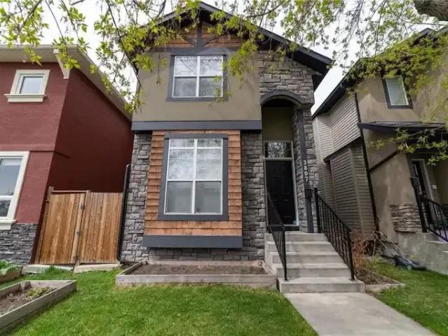 4 Bedroom House Calgary AB 104535547