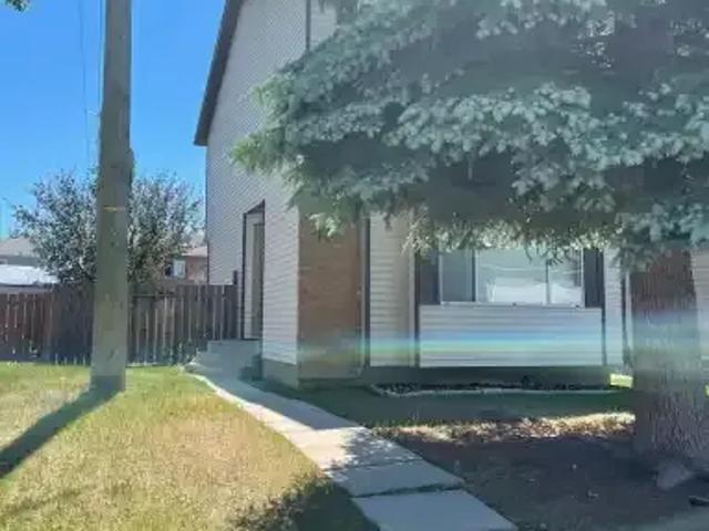 4 Bedroom House Calgary AB 104563527