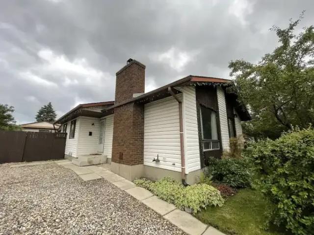 4 Bedroom House Calgary AB 104563210