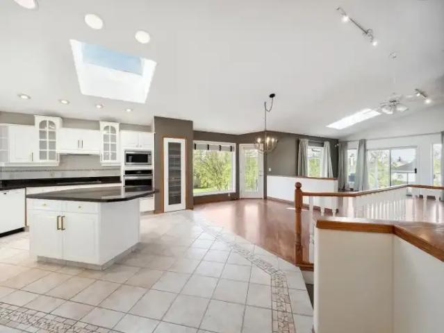 4 Bedroom House Calgary AB 104863419