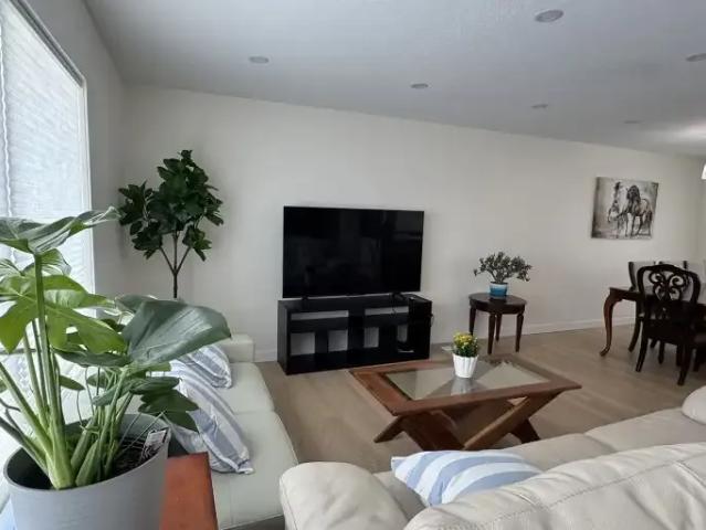 4 Bedroom House Calgary AB 104876369
