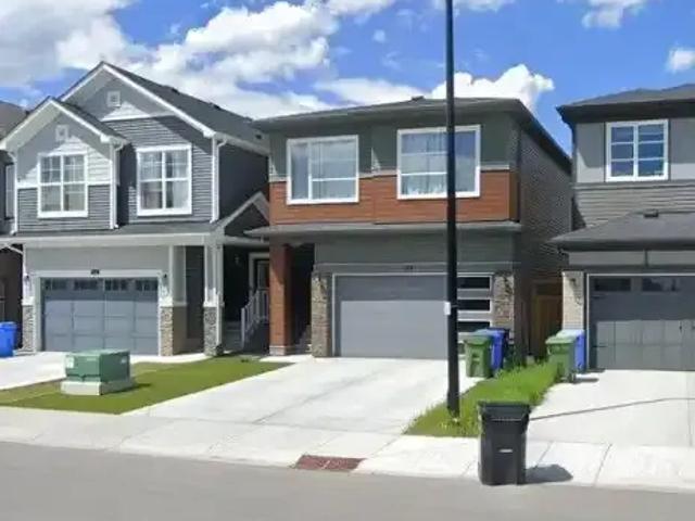 4 Bedroom House Calgary AB 104888324