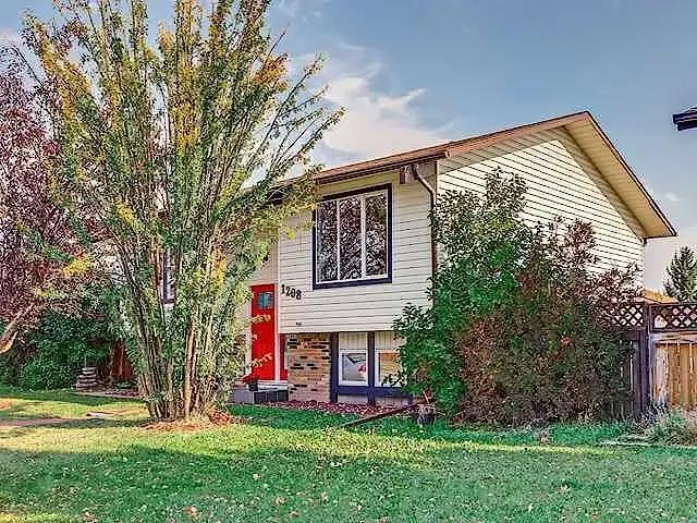4 Bedroom House Calgary AB 104894987