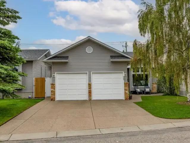 4 Bedroom House Calgary AB 104957431