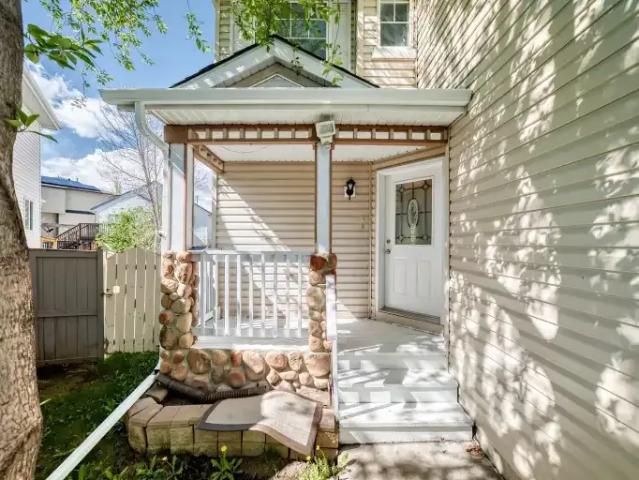 4 Bedroom House Calgary AB 104985999